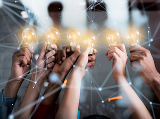 中国历史上在世界上最强大的时候、最屈辱的时候、最繁荣的时候分别是哪个朝代